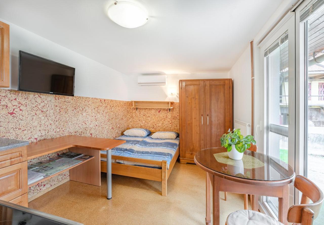 Fortun Estate - Apartmaji Ob Reki Kolpi メトリカ エクステリア 写真